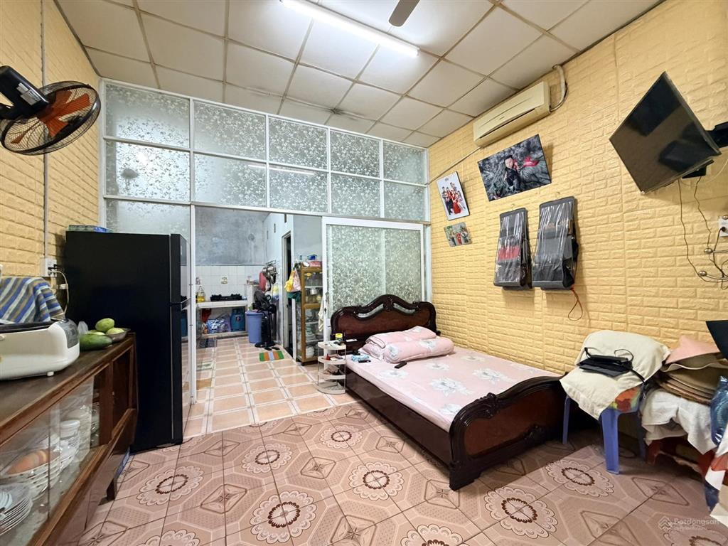 Nhà mặt tiền trưng trắc gần chợ đối diện là bờ kè sau này mở rộng vô cùng hiếm  mỹ tho