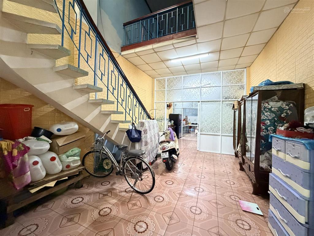 Nhà mặt tiền trưng trắc gần chợ đối diện là bờ kè sau này mở rộng vô cùng hiếm  mỹ tho