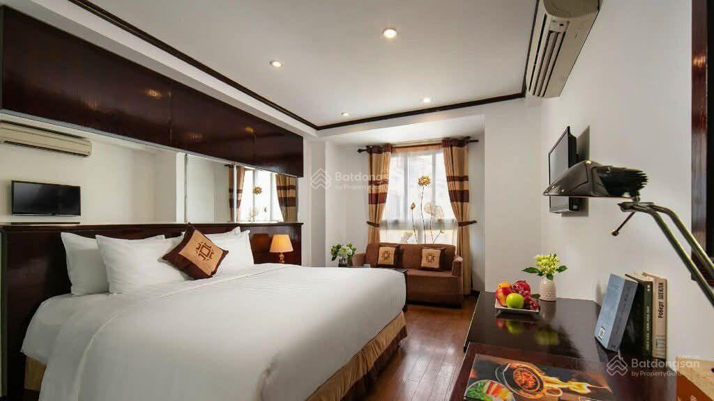 Bán toà khách sạn 12 tầng trung tâm ba đình view hồ trúc bạch  lô góc 3 thoáng  pháp lý đầy đủ