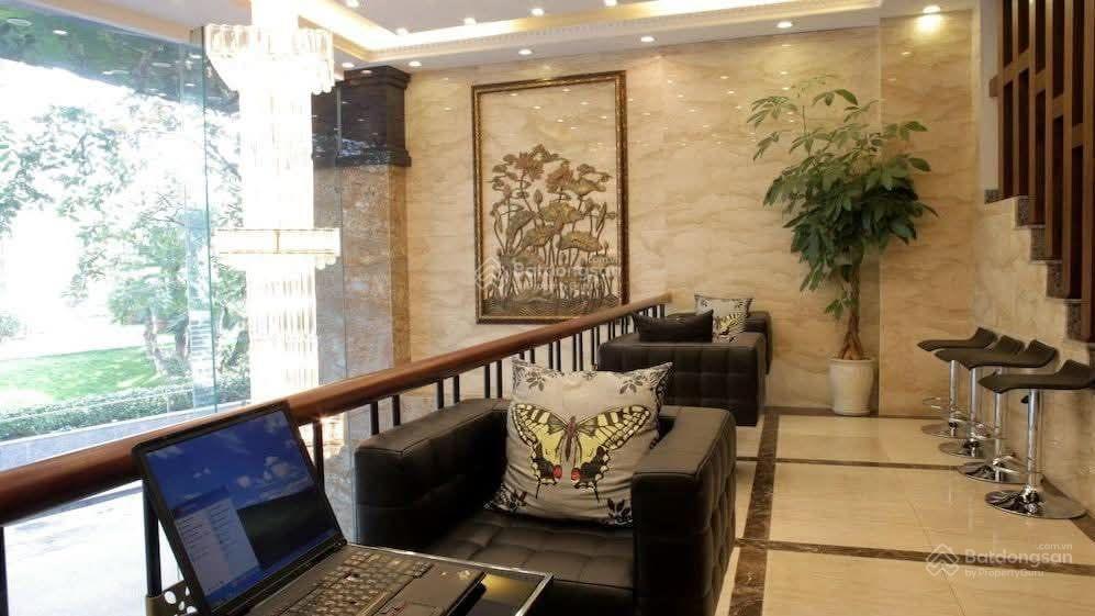 Bán toà khách sạn 12 tầng trung tâm ba đình view hồ trúc bạch  lô góc 3 thoáng  pháp lý đầy đủ