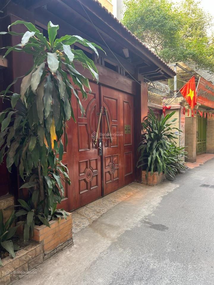 Biệt thự mini đẳng cấp cầu giấy 225m2 3 mặt thoáng ô tô qua nhà  giá 56 tỷ, qh ổn định