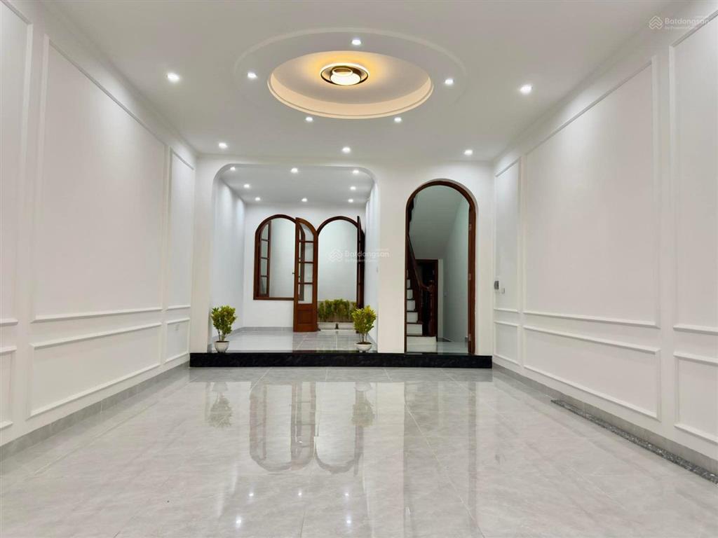 Phân lô trần quốc hoàn, cầu giấy 50/60m  5t  ô tô tránh  gara  nhà mới  thang máy  24,3 tỷ