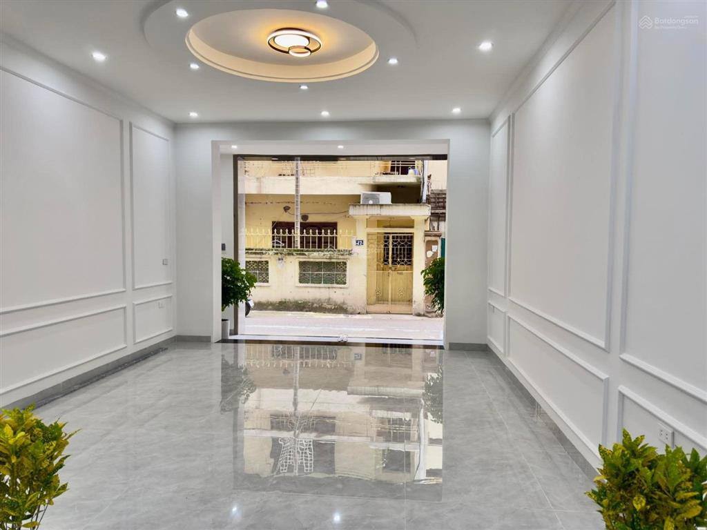 Phân lô trần quốc hoàn, cầu giấy 50/60m  5t  ô tô tránh  gara  nhà mới  thang máy  24,3 tỷ