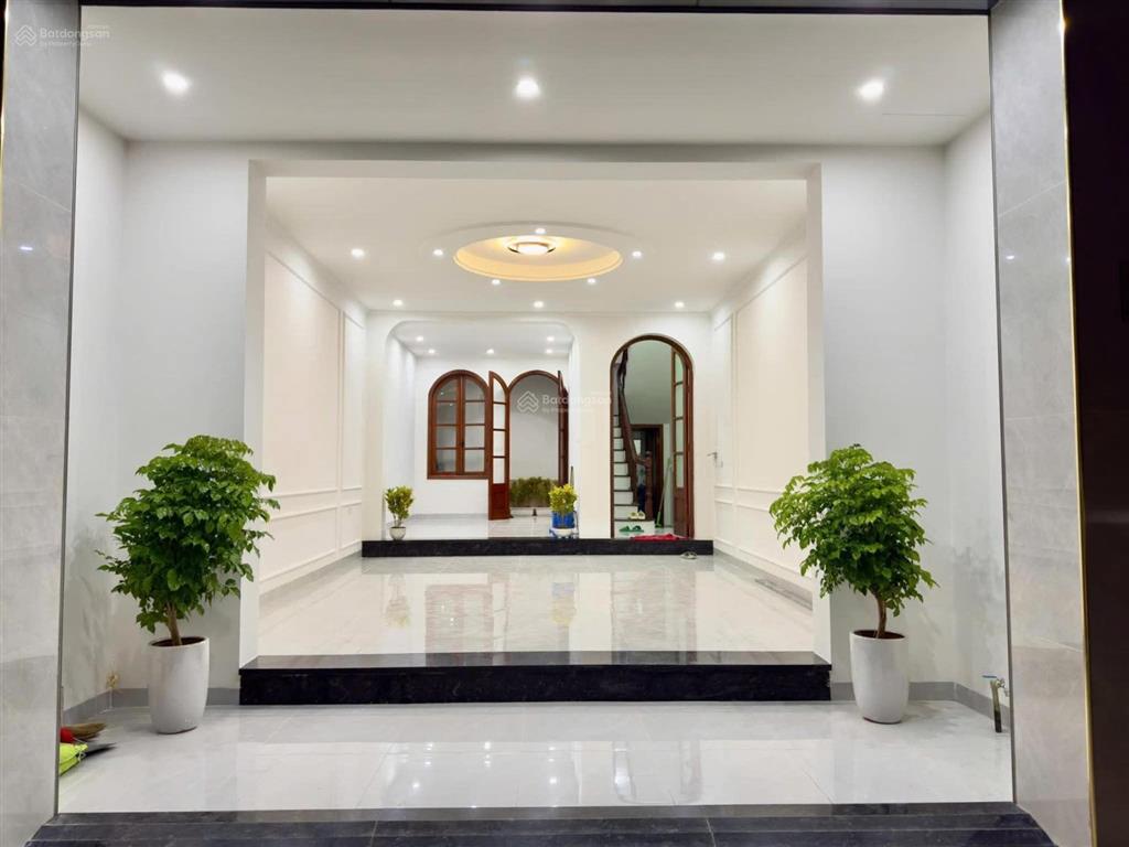 Phân lô trần quốc hoàn, cầu giấy 50/60m  5t  ô tô tránh  gara  nhà mới  thang máy  24,3 tỷ