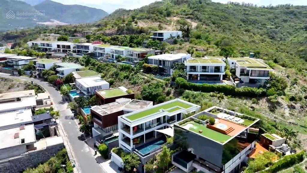 Biệt thự anh nguyễn, trần phú  nha trang. dt 420m2 (5pn). sổ hồng lâu dài. giá bán 75 tỷ.