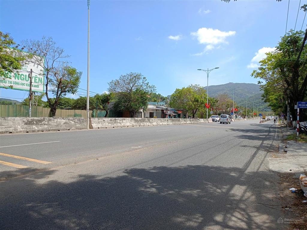 Đất mặt tiền nguyễn tất thành, phước đồng, p. nam nha trang. dt 570m2, ngang 10,2m. giá 14,7tr/m2
