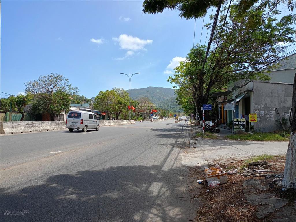 Đất mặt tiền nguyễn tất thành, phước đồng, p. nam nha trang. dt 570m2, ngang 10,2m. giá 14,7tr/m2