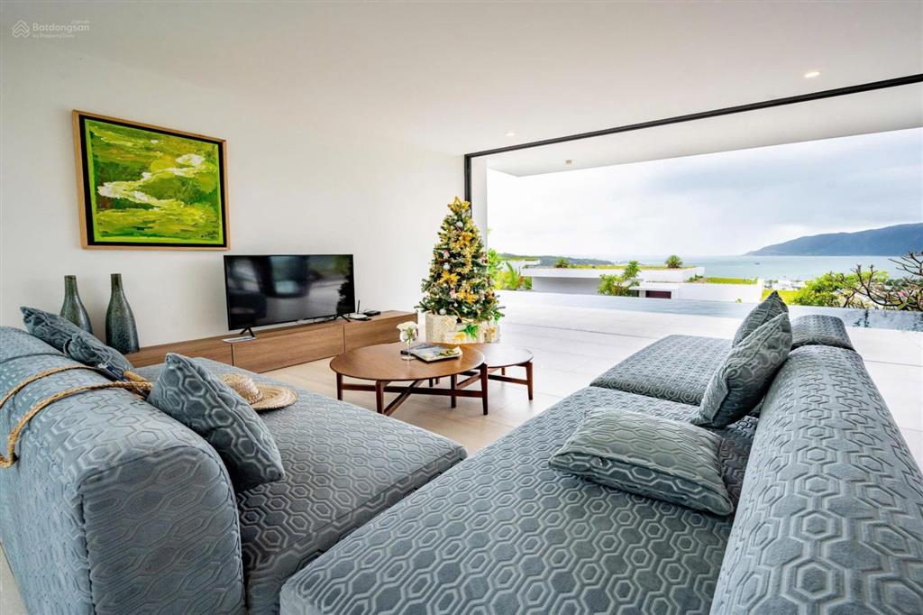 Biệt thự anh nguyễn nha trang. view biển siêu đỉnh. nội thất cực xịn. sổ hồng lâu dài. giá 55 tỷ.