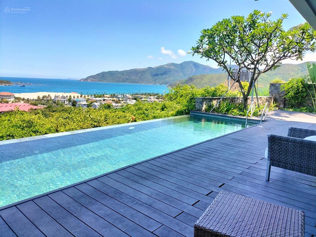 Biệt thự anh nguyễn nha trang. view biển siêu đỉnh. nội thất cực xịn. sổ hồng lâu dài. giá 55 tỷ.
