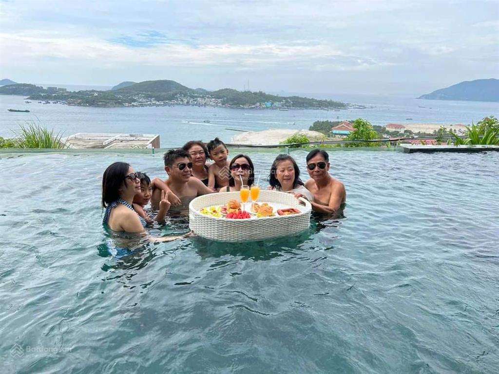 Biệt thự anh nguyễn nha trang. view biển siêu đỉnh. nội thất cực xịn. sổ hồng lâu dài. giá 55 tỷ.