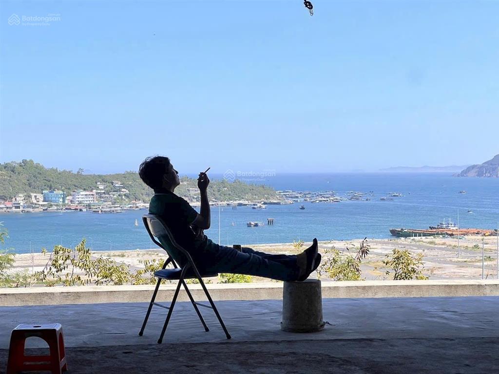 Biệt thự anh nguyễn, nha trang. view biển cực kỳ hùng vĩ. sổ hồng đã hoàn công. giá 150tr/m2