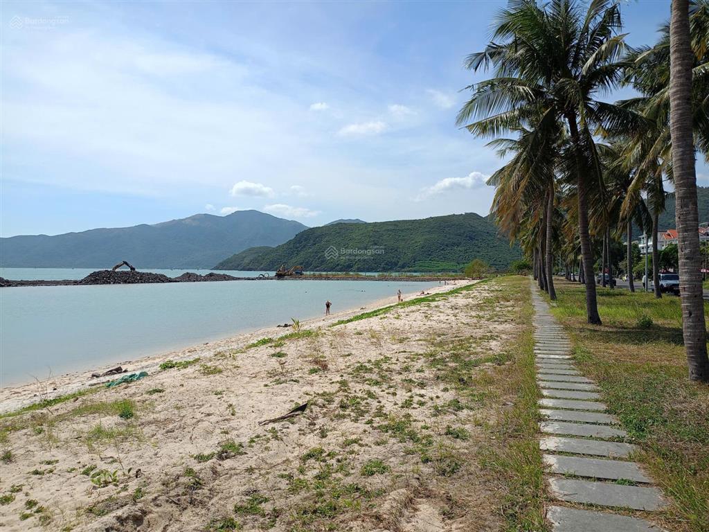 Biệt thự vinhomes, trần phú nha trang, ngay cạnh kđt an viên. dt 240m2. sở hữu lâu dài. giá 37,8 tỷ