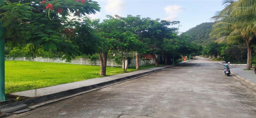 Lô biệt thự giáng hương, đường phong châu, phường nam nha trang. dt 275m2, ngang 12m. giá 28 tr/m2