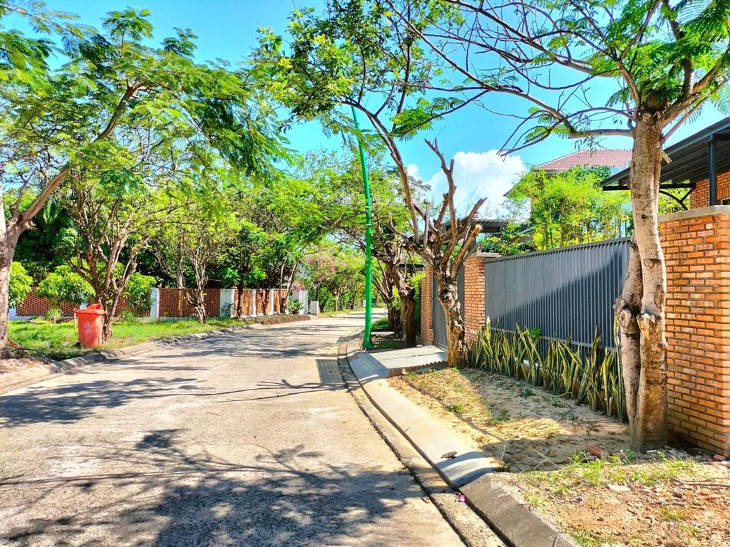 Lô biệt thự giáng hương, đường phong châu, phường nam nha trang. dt 275m2, ngang 12m. giá 28 tr/m2