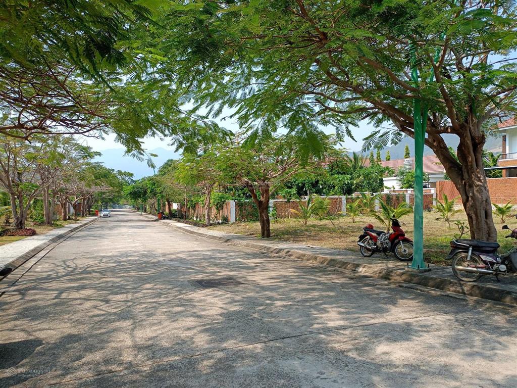 Lô biệt thự giáng hương, đường phong châu, phường nam nha trang. dt 275m2, ngang 12m. giá 28 tr/m2
