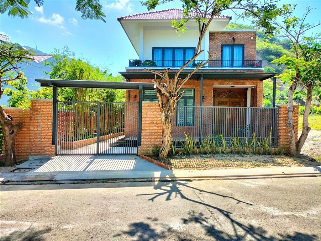 Lô biệt thự giáng hương, đường phong châu, phường nam nha trang. dt 275m2, ngang 12m. giá 28 tr/m2