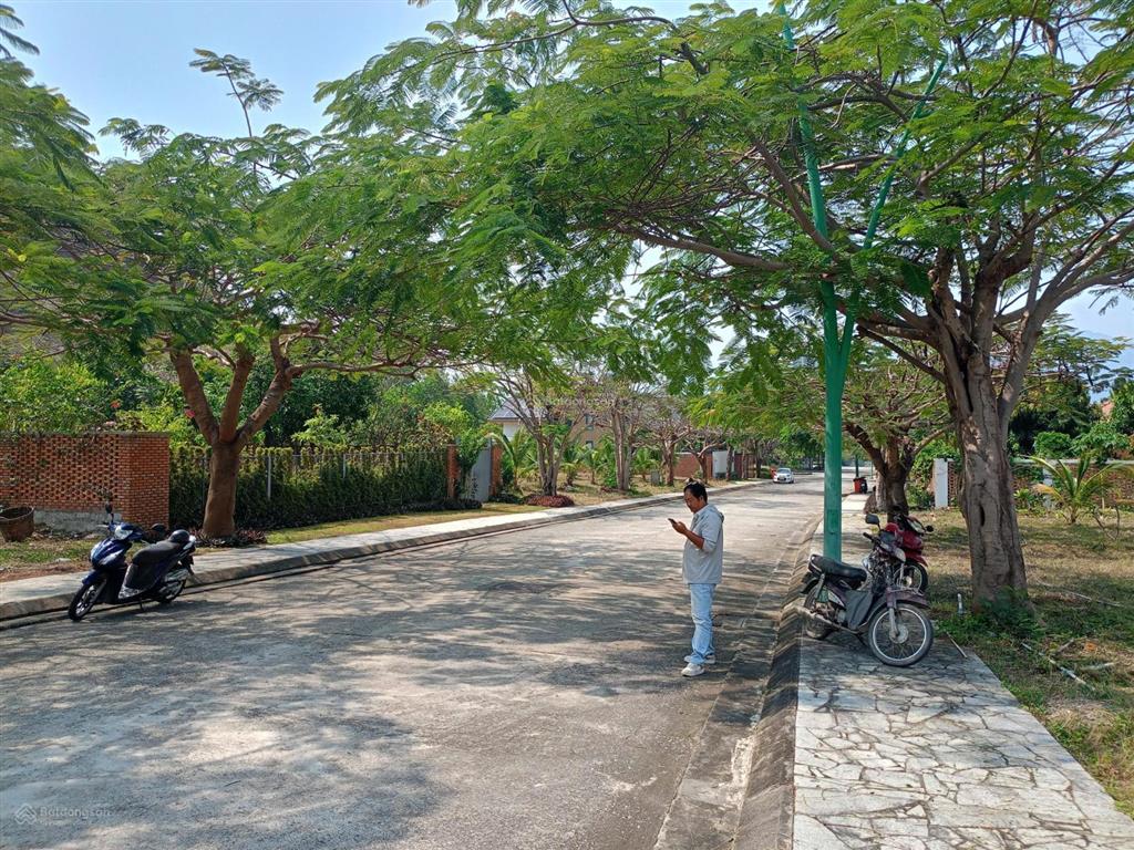 Lô biệt thự giáng hương, đường phong châu, phường nam nha trang. dt 275m2, ngang 12m. giá 28 tr/m2