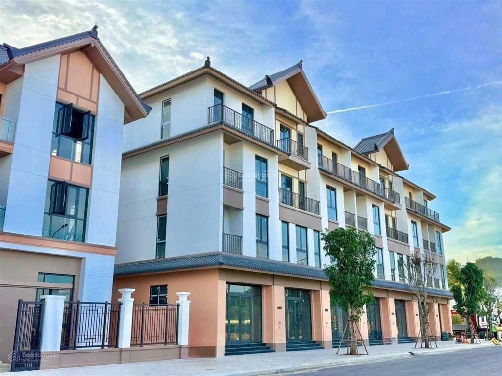 Bán 1 căn nhà 4 tầng (cạnh hồ bơi), dự án vinhomes pearl bay nha trang. dt 63m2. giá 12,5 tỷ.