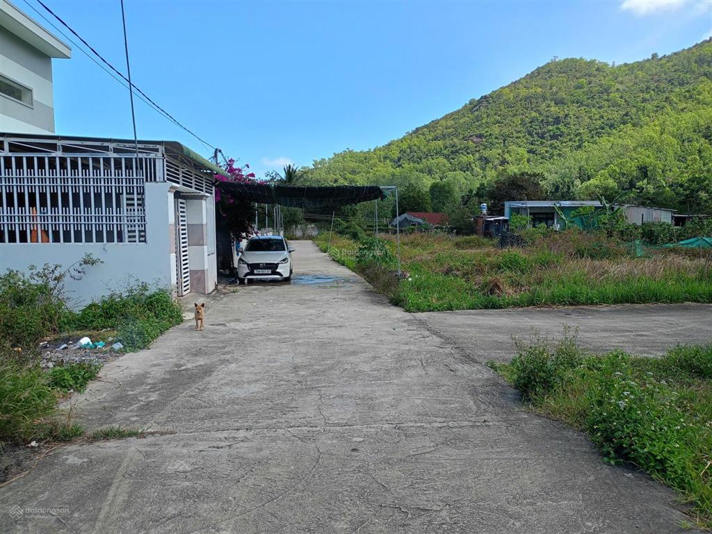 Bán lô góc vuông đẹp tại phước hạ, phước đồng, nha trang. dt gần 300m²(có sẵn 100m² thổ). giá 3,6tỷ
