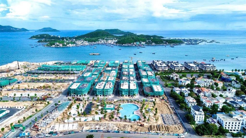 Bán 1 căn nhà 4 tầng (cạnh hồ bơi), dự án vinhomes pearl bay nha trang. dt 63m2. giá 12,5 tỷ