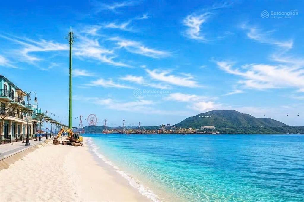 Nhà 4 tầng mặt tiền đường trần phú nha trang (cực kỳ đắt địa). dt 138.5m2  ngang 8m. giá 197tr/m2