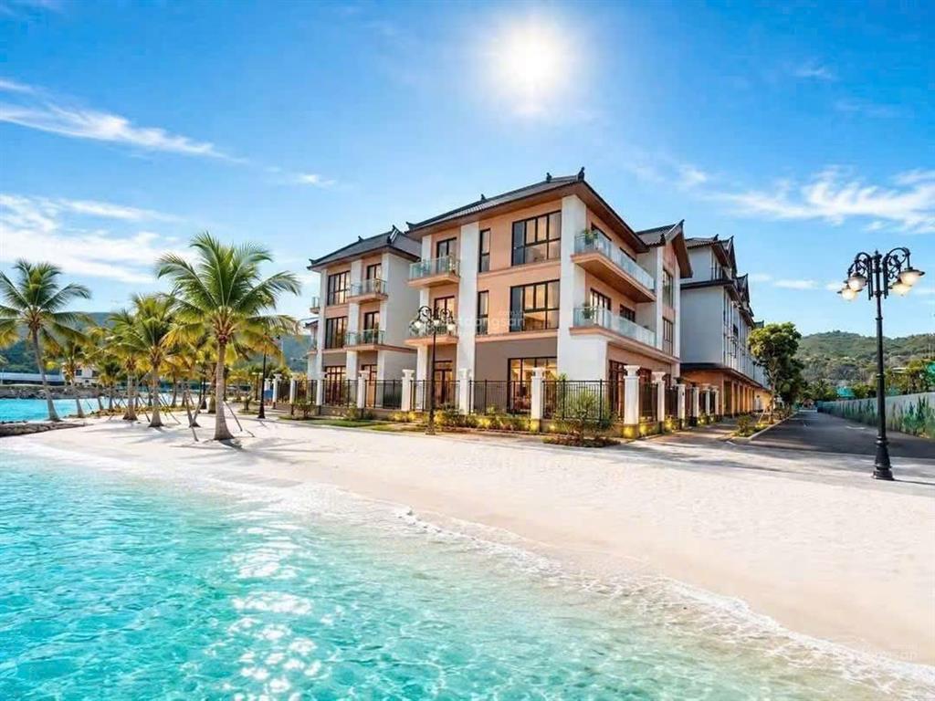 Nhà 4 tầng ngay biển trần phú nha trang. dự án vinpearl phú quý. dt 90m2 ngang 5m. giá 137 triệu/m2