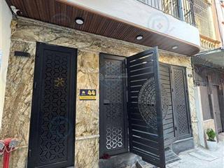 Trung văn bán tòa nhà 6 tầng 9 phòng khép kín doang thu 35tr/tháng. ngõ to chải nhựa vf3 đi vừa