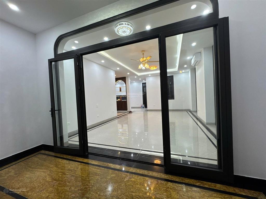 Bt lô góc kđt văn khê, 181m2 xây mới 3 tầng full nội thất, vừa ở vừa kinh doanh giá hơn 40 tỷ
