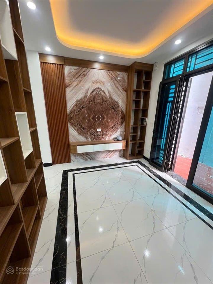 Mễ trì bán nhà riêng 31m2 xây 5 tầng,ngõ to, gần chợ,gần ô tô,gần công viên.