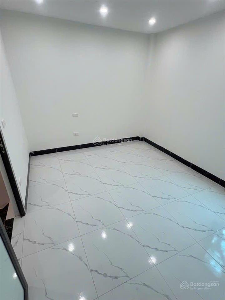 Mễ trì bán nhà riêng 31m2 xây 5 tầng,ngõ to, gần chợ,gần ô tô,gần công viên.