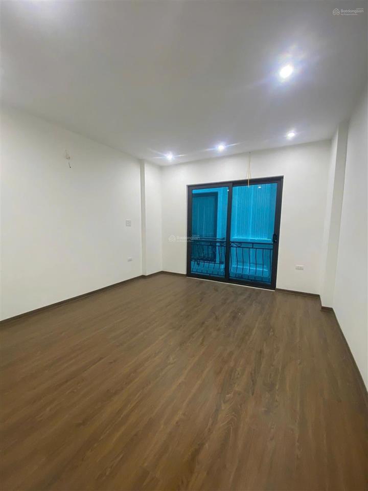 Rẻ nhất cương kiên và đỗ đức dục 5 tầng 31m2, hướng nam, gần hồ đồng bông 2, chân 3 tòa vinaconex3