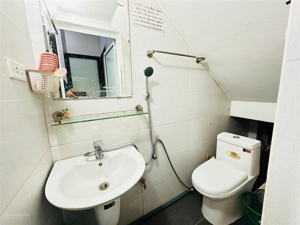 Cc cần bán nhà riêng 5 tầng ngõ 387 vũ tông phan, còn như mới. giá nhỉnh 7 tỷ. sổ vuông , gần ô tô