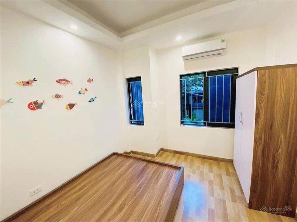 Cc cần bán nhà riêng 5 tầng ngõ 387 vũ tông phan, còn như mới. giá nhỉnh 7 tỷ. sổ vuông , gần ô tô