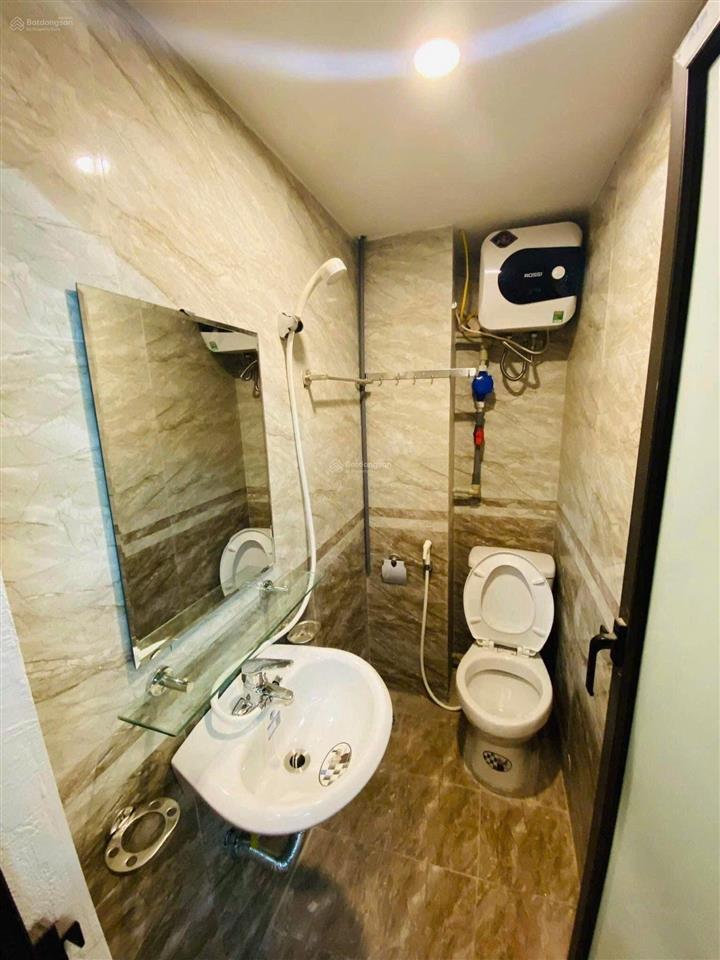 Cc cần bán nhà riêng 5 tầng ngõ 387 vũ tông phan, còn như mới. giá nhỉnh 7 tỷ. sổ vuông , gần ô tô