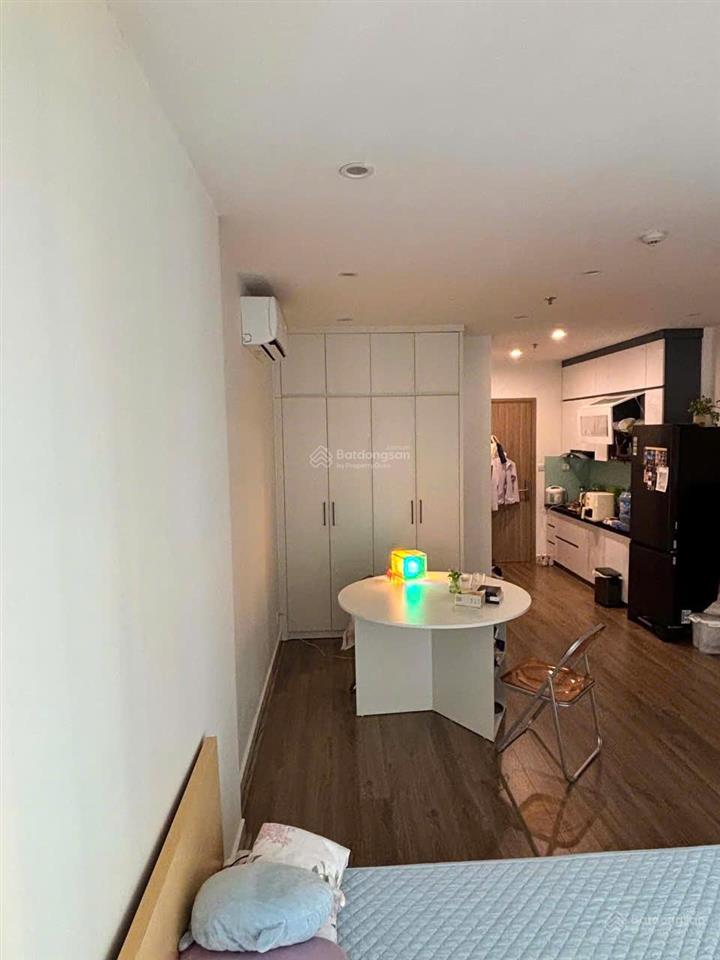 Chính chủ cần bán căn studio vinhomes smart city tòa s301  tầng đẹp full nội thất
