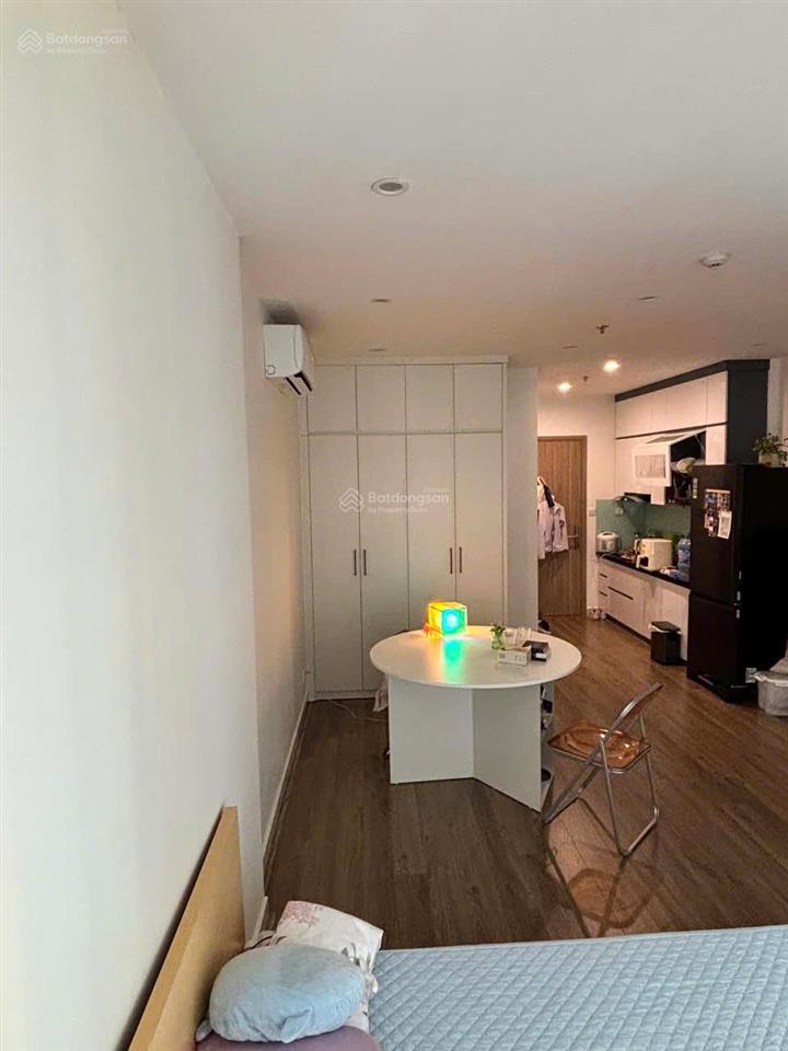 Chính chủ cần bán căn studio vinhomes smart city tòa s301  tầng đẹp full nội thất