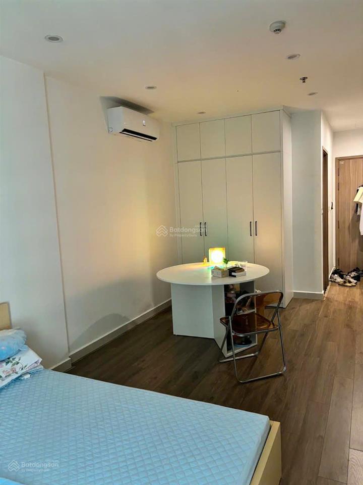 Chính chủ cần bán căn studio vinhomes smart city tòa s301  tầng đẹp full nội thất