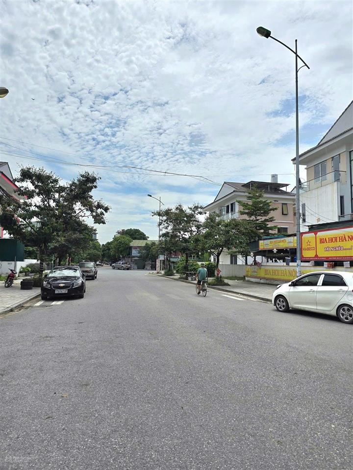 Anh sếp gửi bán biệt thự lô góc, cách mặt đường 27m 1 nhà tại an phú shop, dt 238m2 giá chỉ 43.5 tỷ