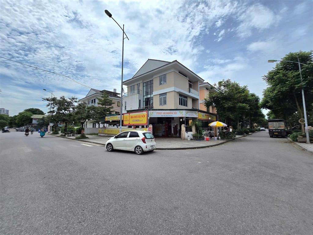 Anh sếp gửi bán biệt thự lô góc, cách mặt đường 27m 1 nhà tại an phú shop, dt 238m2 giá chỉ 43.5 tỷ