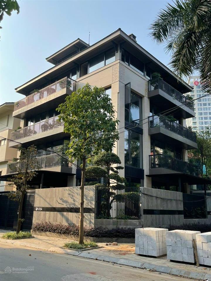 Bán biệt thự số 22a ngõ 20 trần kim xuyến. nhà lô góc 2 mặt dt 250m2 x 5 tầng + 1 hầm. mt 22m