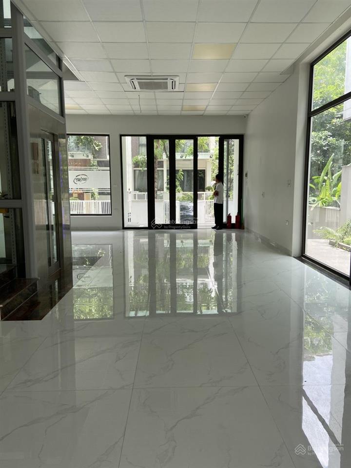 Cho thuê biệt thự số 20a xuân quỳnh, trung yên, trung hòa dt 150m2 x 5 tầng thông sàn thang máy