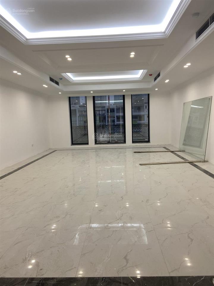 Cho thuê tòa văn phòng phố dịch vọng số 22a thành thái dt 110m x 7 tầng 1 hầm có thang máy 60 tr