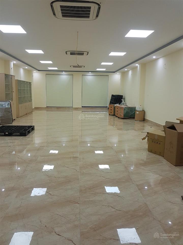 Cho thuê tòa văn phòng phố dịch vọng số 22a thành thái dt 110m x 7 tầng 1 hầm có thang máy 60 tr