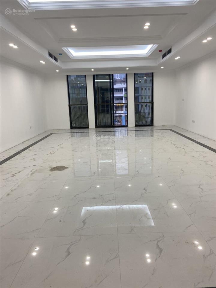 Cho thuê tòa nhà văn phòng nguyễn chánh . diện tích 120m² 7 tầng thông sàn thang máy giá 80 triệu
