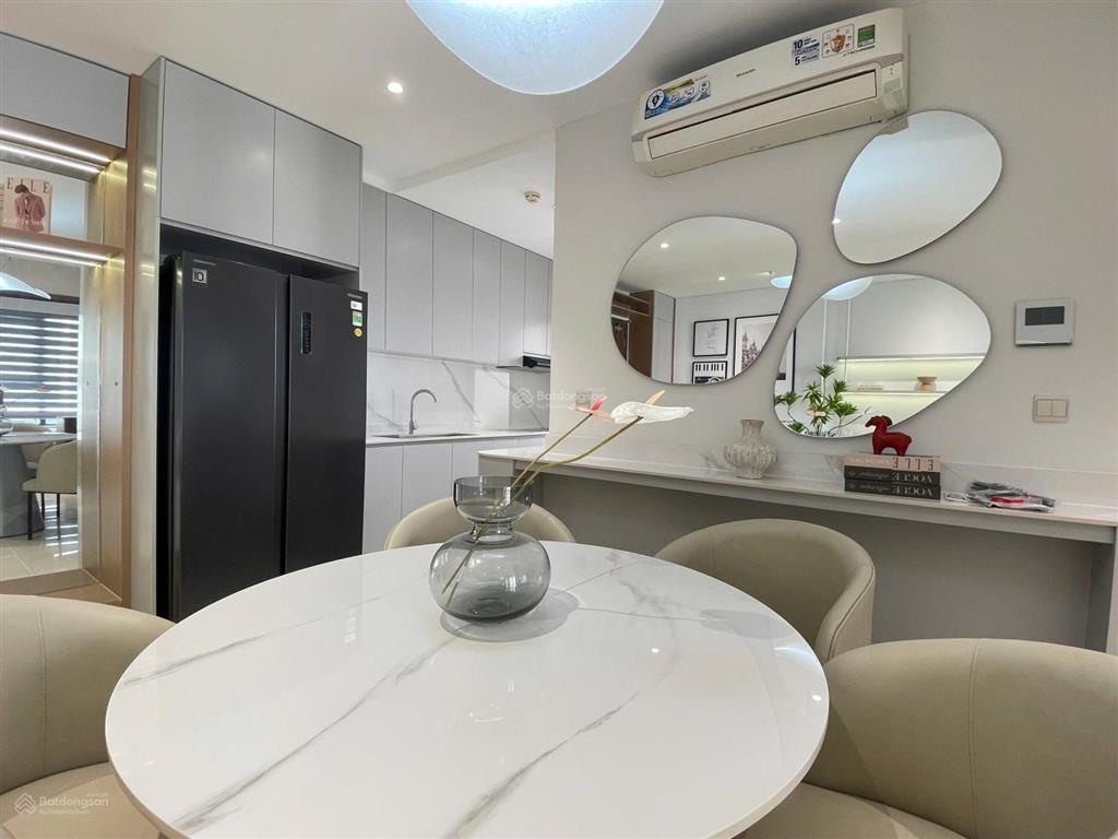 Bán căn hộ hado centrosa 2pn 90m² sẵn sổ hồng, suất xe hơi. căn góc  hướng đông nam