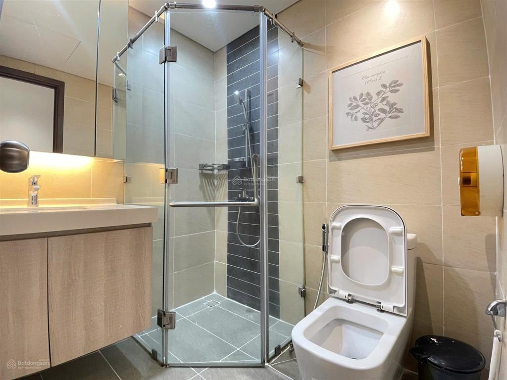 Bán căn hộ hado centrosa 2pn 90m² sẵn sổ hồng, suất xe hơi. căn góc  hướng đông nam