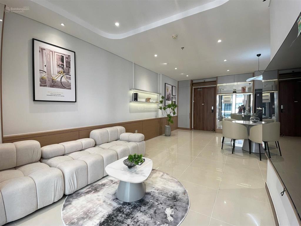 Bán căn hộ hado centrosa 2pn 90m² sẵn sổ hồng, suất xe hơi. căn góc  hướng đông nam