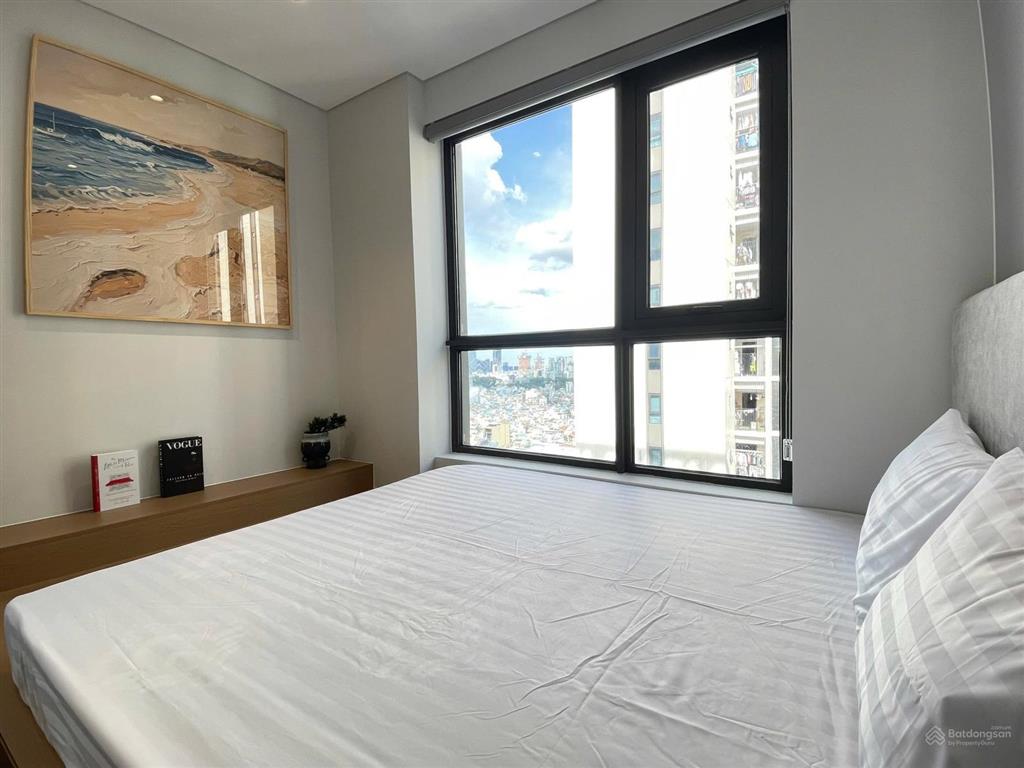 Bán căn hộ hado centrosa 2pn 90m² sẵn sổ hồng, suất xe hơi. căn góc  hướng đông nam