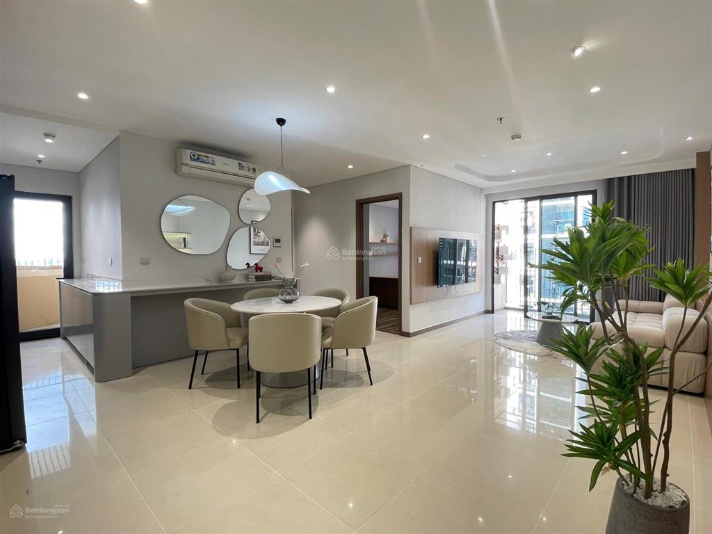 Bán căn hộ hado centrosa 2pn 90m² sẵn sổ hồng, suất xe hơi. căn góc  hướng đông nam