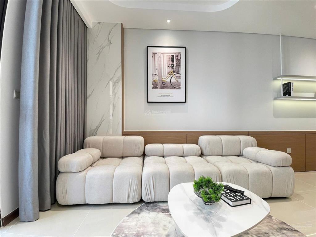 Bán căn hộ hado centrosa 2pn 90m² sẵn sổ hồng, suất xe hơi. căn góc  hướng đông nam